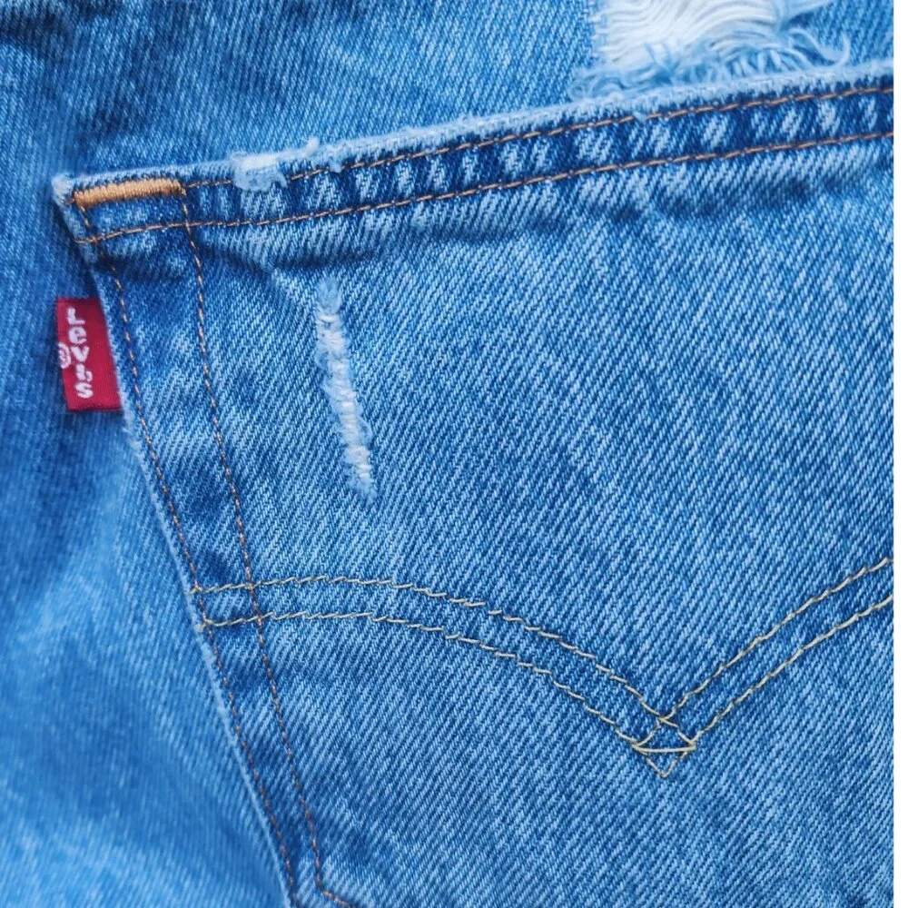 Men's Levi's 501 Blue Jeans Original Fit Ripped, Size 30‎